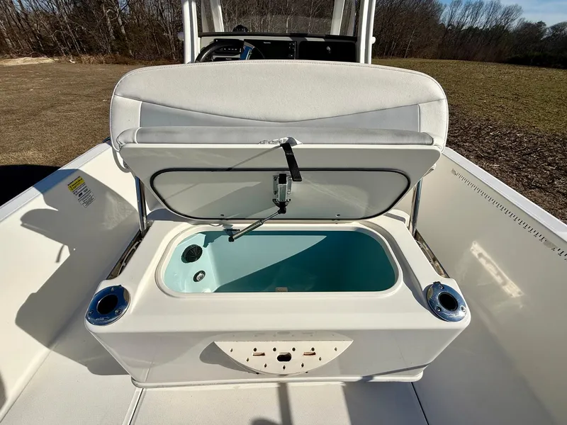 Slide: The Image of 2016 Boston Whaler 240 Dauntless boat with open livewell and cup holders. - 16
