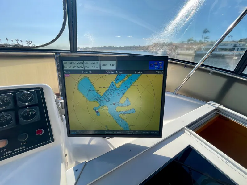 Slide: The Image of Navigation system on 2003 Ocean Alexander 510 Classico yacht, displaying nautical chart. - 23
