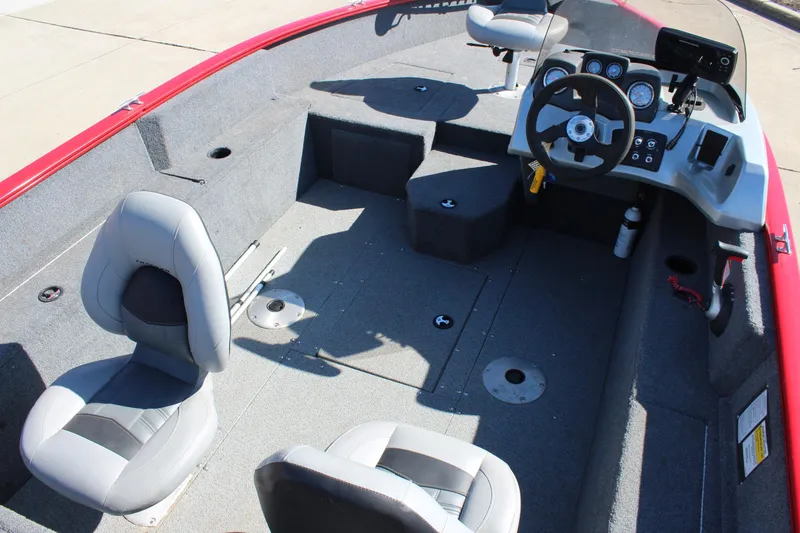 Slide: The Image of 2018 Tracker Pro Guide V-175 SC boat interior with seating and steering console. - 14