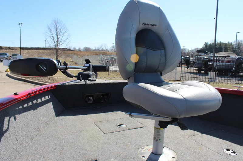 Slide: The Image of 2018 Tracker Pro Guide V-175 SC boat seat and deck in outdoor setting. - 19