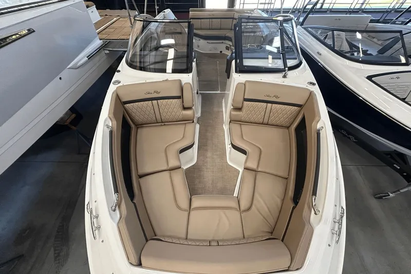 Slide: The Image of Sea Ray SLX 250 2017 - 18