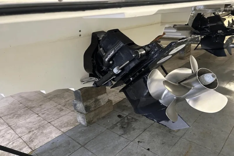 Slide: The Image of Sea Ray SLX 250 2017 - 7