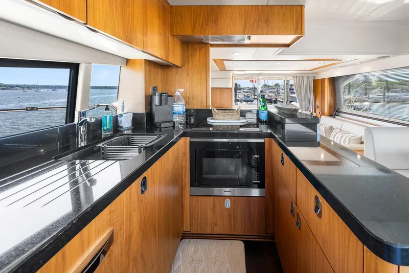 Slide: The Image of Sunseeker Manhattan 65 2016 - 105