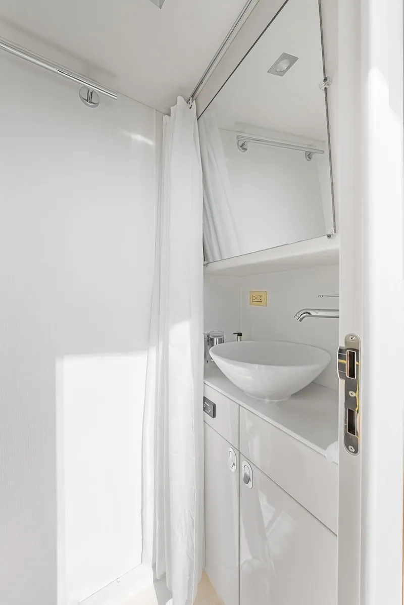 Slide: The Image of Sunseeker Manhattan 65 2016 - 111