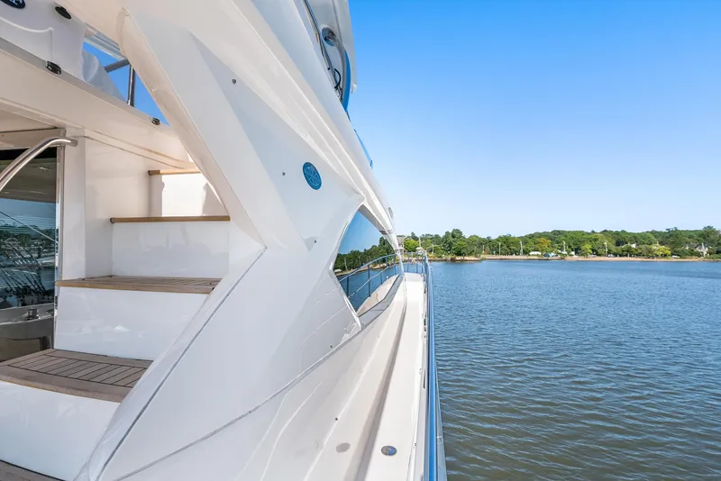 Slide: The Image of Sunseeker Manhattan 65 2016 - 114