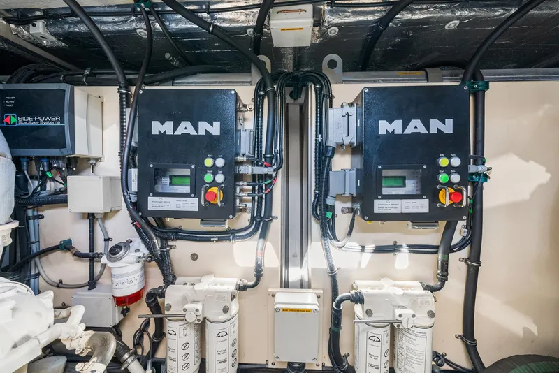 Slide: The Image of Sunseeker Manhattan 65 2016 - 124