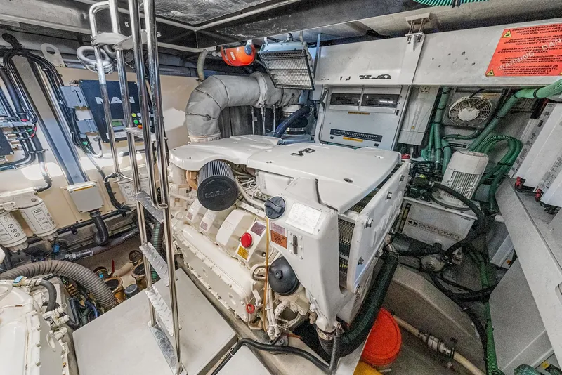 Slide: The Image of Sunseeker Manhattan 65 2016 - 126