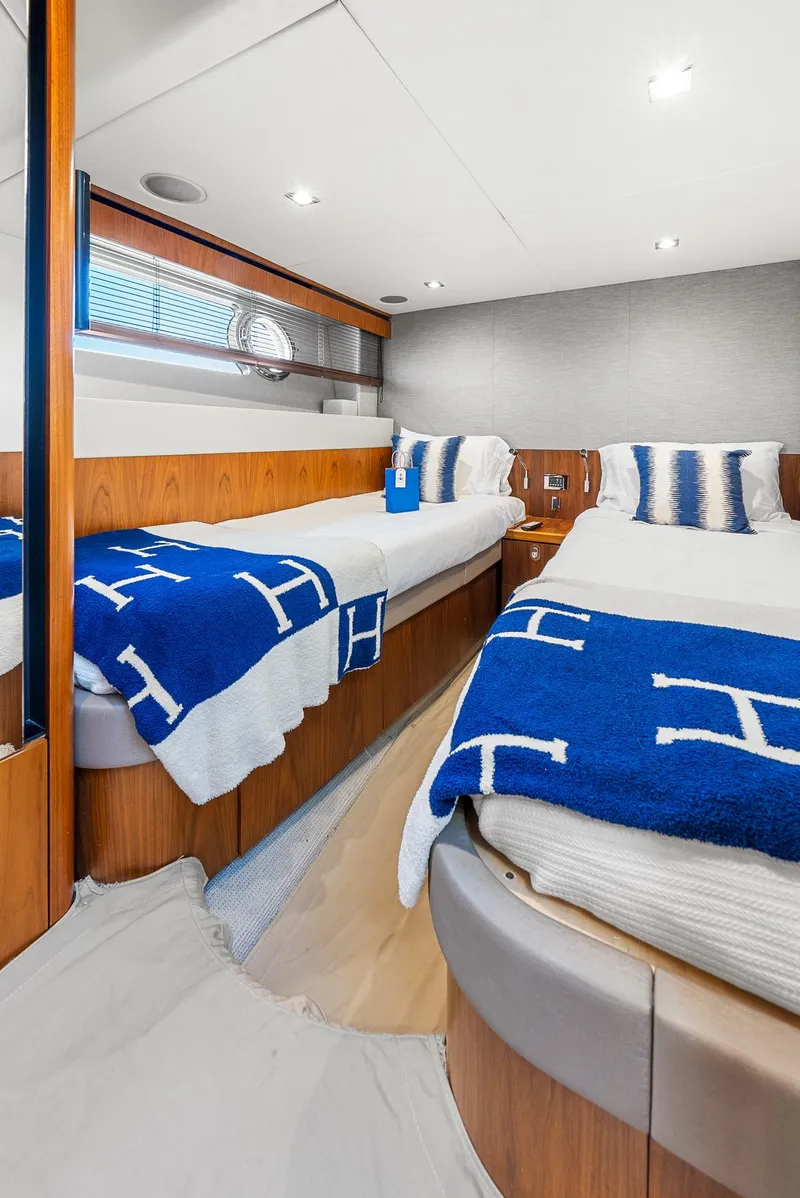 Slide: The Image of Sunseeker Manhattan 65 2016 - 66