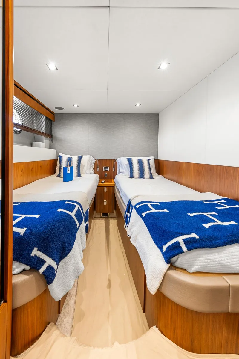 Slide: The Image of Sunseeker Manhattan 65 2016 - 67