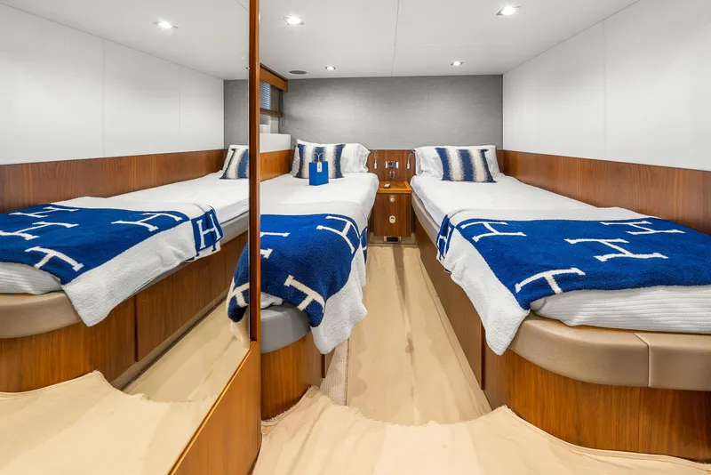 Slide: The Image of Sunseeker Manhattan 65 2016 - 68