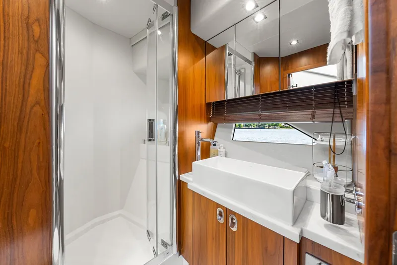 Slide: The Image of Sunseeker Manhattan 65 2016 - 69