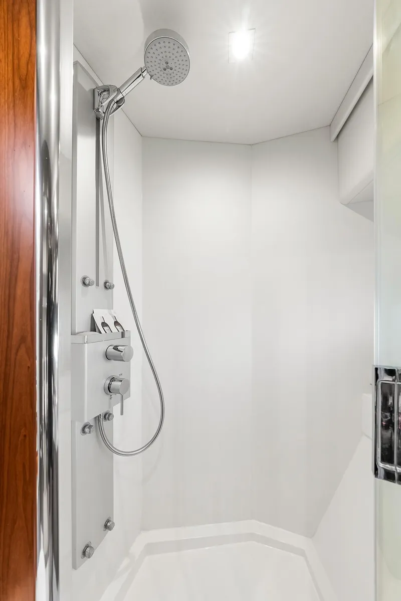 Slide: The Image of Sunseeker Manhattan 65 2016 - 74