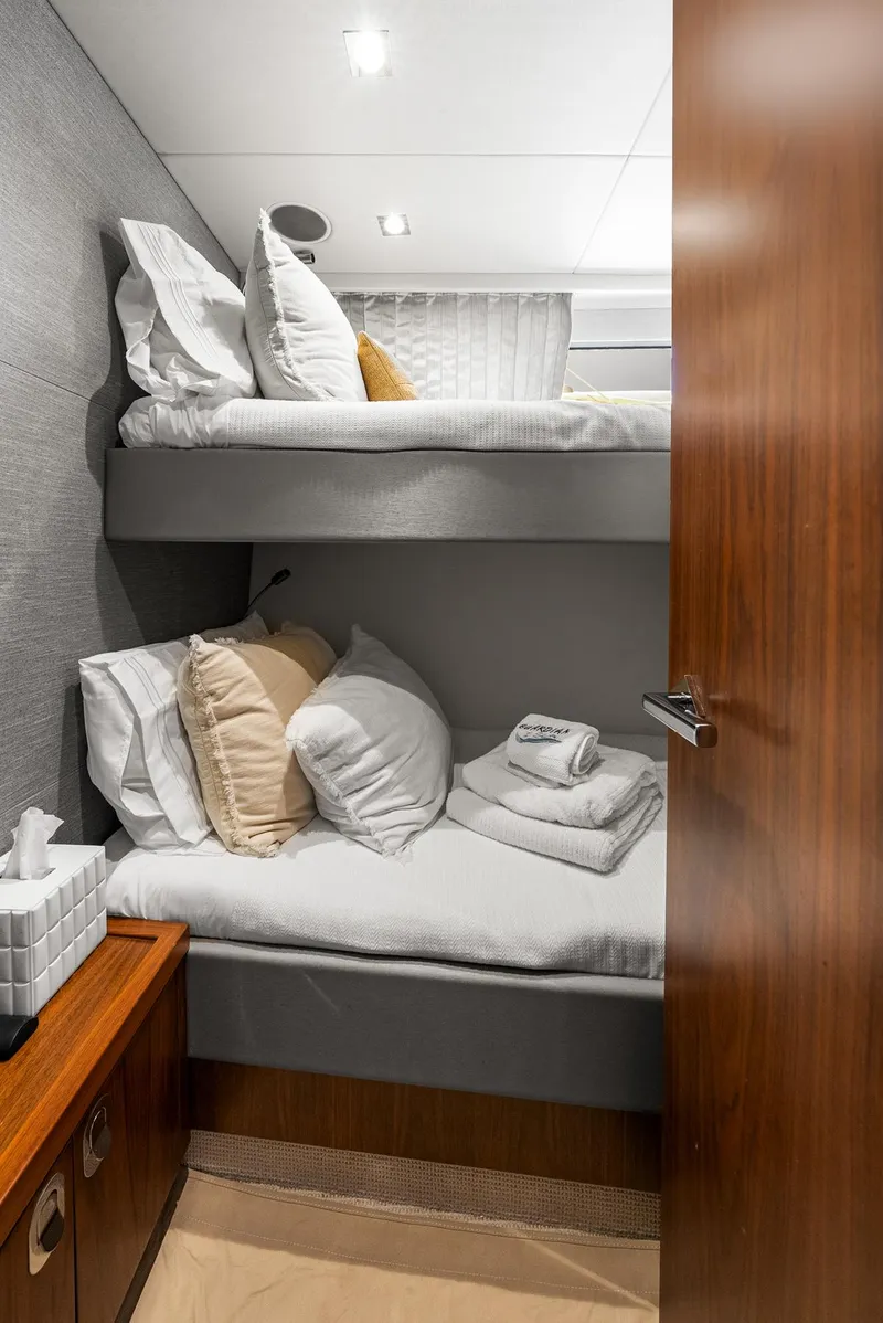 Slide: The Image of Sunseeker Manhattan 65 2016 - 77