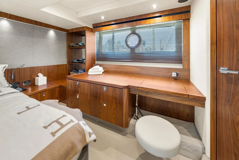 Slide: The Image of Sunseeker Manhattan 65 2016 - 81