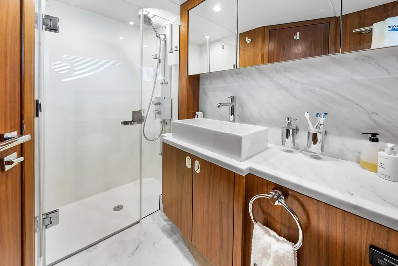 Slide: The Image of Sunseeker Manhattan 65 2016 - 84