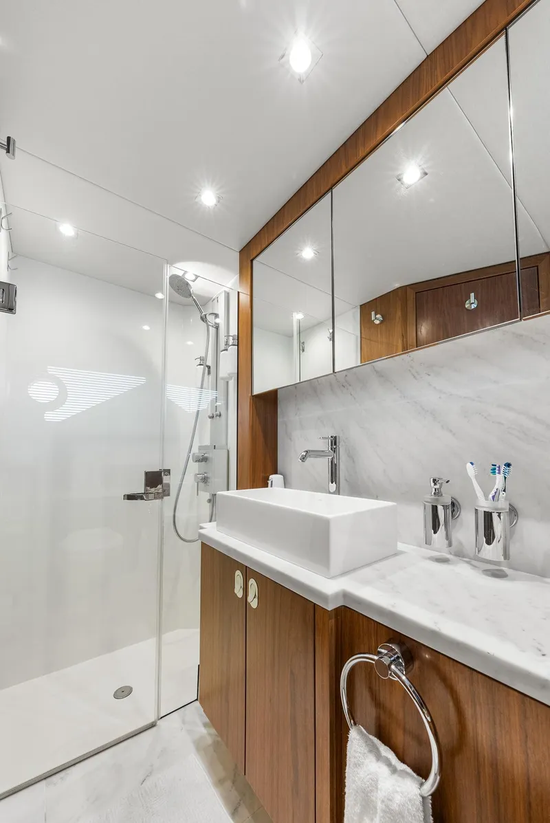 Slide: The Image of Sunseeker Manhattan 65 2016 - 85