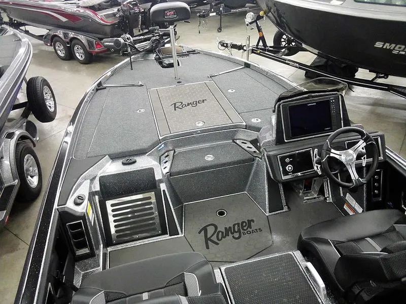 Slide: The Image of 2025 Ranger Z520R Ranger Cup Equipped boat interior with advanced dashboard and seating. - 15