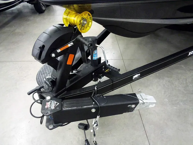 Slide: The Image of Trailer hitch of 2025 Ranger Z520R Ranger Cup Equipped boat. - 5