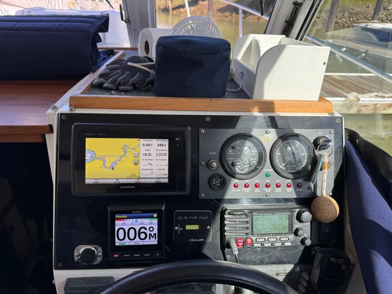 Slide: The Image of 2005 Albin 28 Tournament Express dashboard with navigation and control instruments. - 19