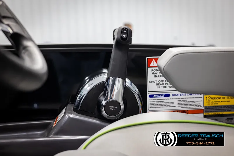 Slide: The Image of 2025 Bennington MFBSE boat throttle control with safety warnings and Reeder-Trausch Marine logo. - 34