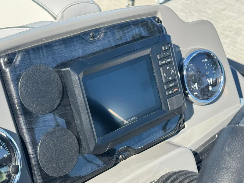 Slide: The Image of Avalon Venture Rear Fish - 21' 2025 - 12