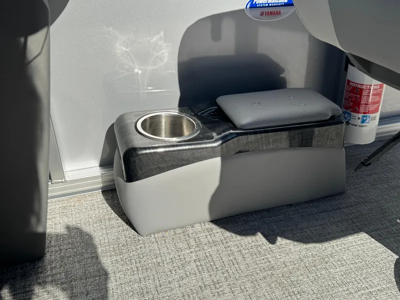 Slide: The Image of Avalon Venture Rear Fish - 21' 2025 - 14