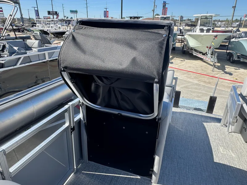 Slide: The Image of Avalon Venture Rear Fish - 21' 2025 - 19