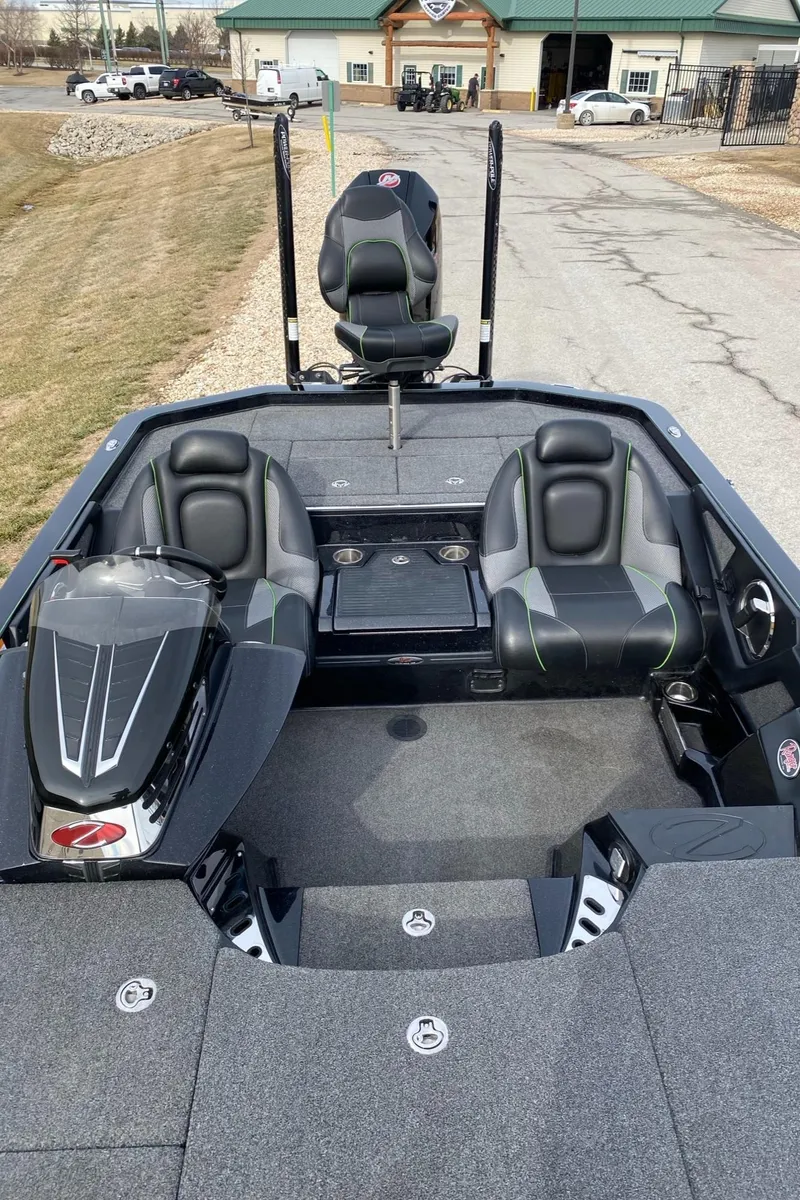 Slide: The Image of 2020 Ranger Z520C Ranger Cup Equipped boat with dual seats and sleek design. - 5