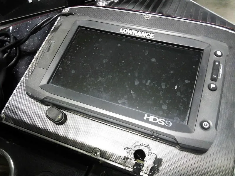 Slide: The Image of Lowrance HDS9 fishfinder on 2013 Ranger Z520C Comanche boat dashboard. - 23