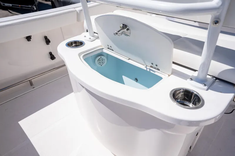Slide: The Image of 2025 Robalo R222 boat livewell with cup holders and open lid. - 18