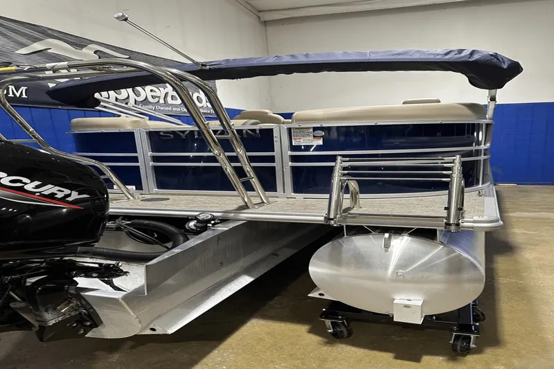 Slide: The Image of Sylvan 8522 Mirage Cruise 2022 - 8