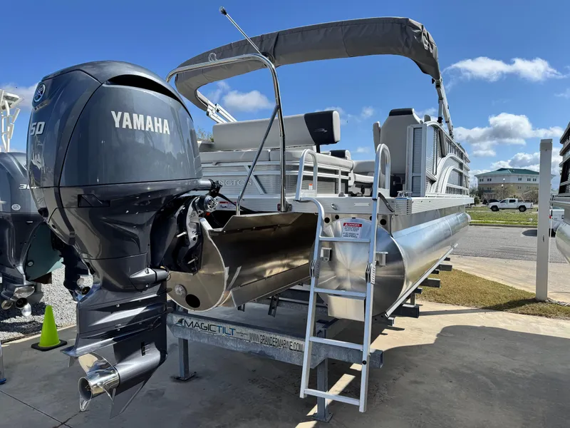Slide: The Image of 2025 Bennington 22 SSB pontoon boat with Yamaha engine on display. - 4