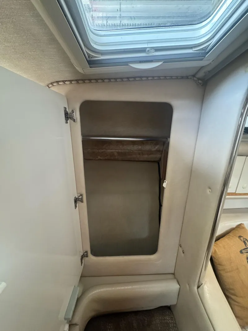 Slide: The Image of Sea Ray Sundancer 330 1996 - 18