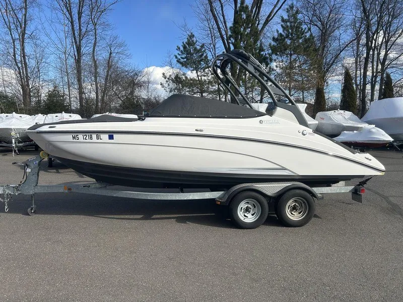 Slide: The Image of 2017 Yamaha Boats 212 Limited S on trailer, parked outdoors. - 13
