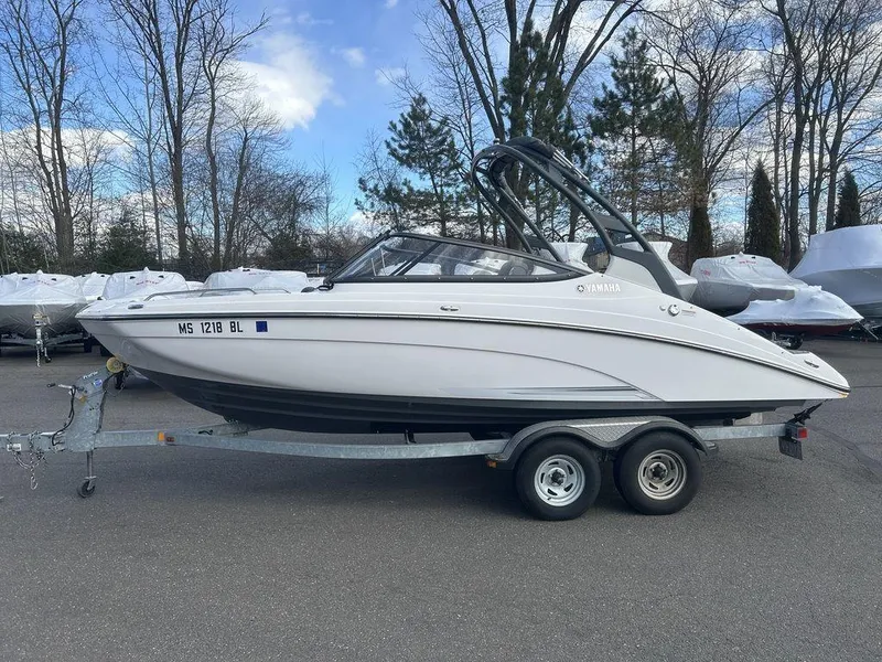 Slide: The Image of 2017 Yamaha Boats 212 Limited S on trailer, parked outdoors. - 4