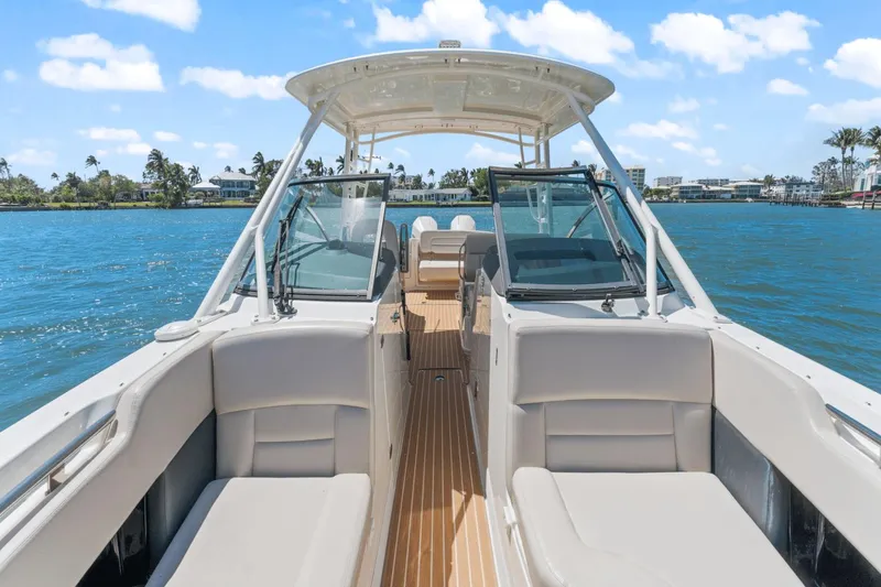 Slide: The Image of Boston Whaler 270 Vantage 2018 - 12