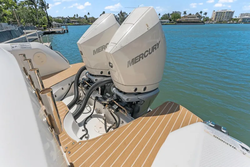 Slide: The Image of Boston Whaler 270 Vantage 2018 - 42