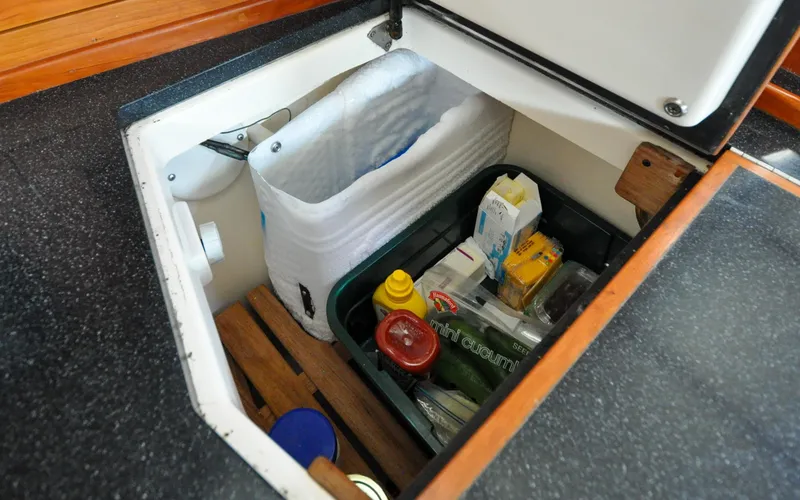 Slide: The Image of Tartan 4100 - Diamond - Galley - Fridge - 100