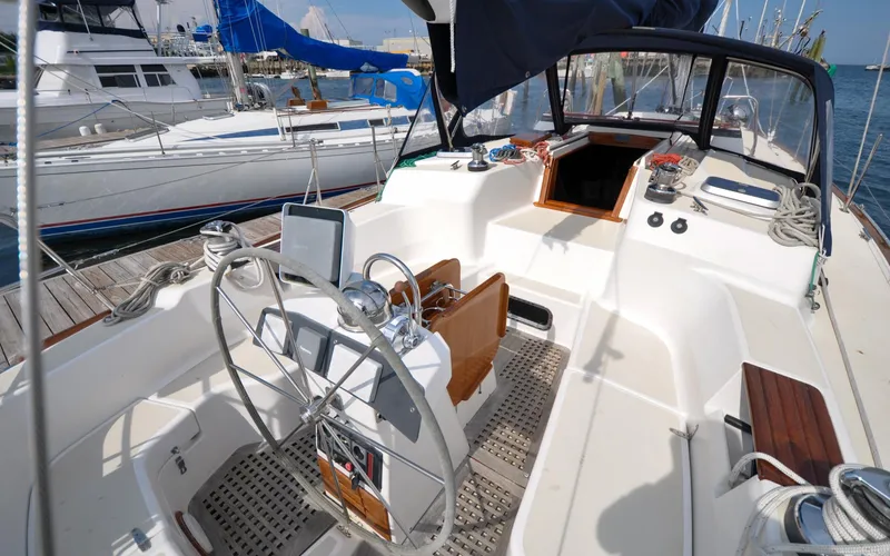 Slide: The Image of Tartan 4100 - Diamond - Cockpit - 11