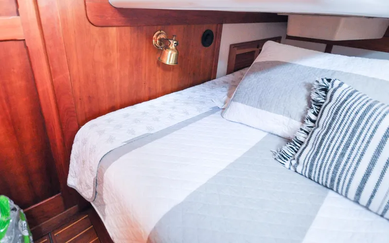 Slide: The Image of Tartan 4100 - Diamond - Aft Cabin - 111