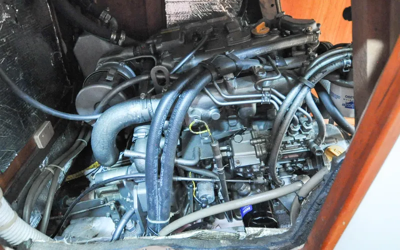 Slide: The Image of Tartan 4100 - Diamond - Engine Compartment - 114