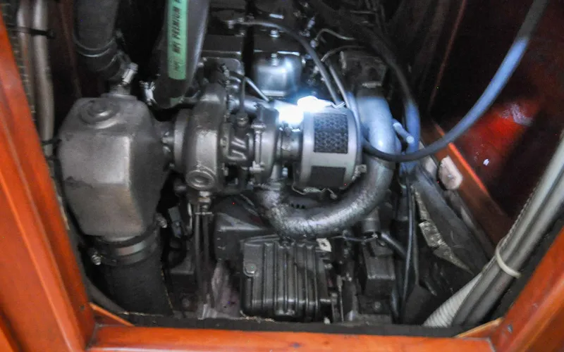 Slide: The Image of Tartan 4100 - Diamond - Engine Compartment - 115