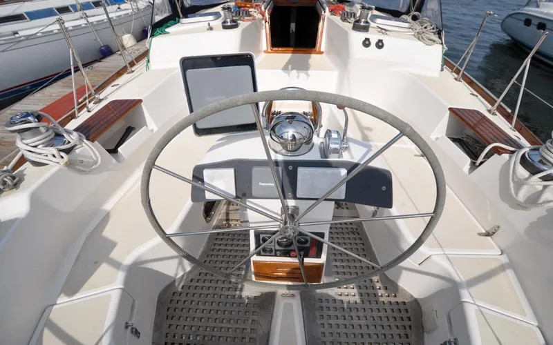 Slide: The Image of Tartan 4100 - Diamond - Cockpit - Helm Station - 14