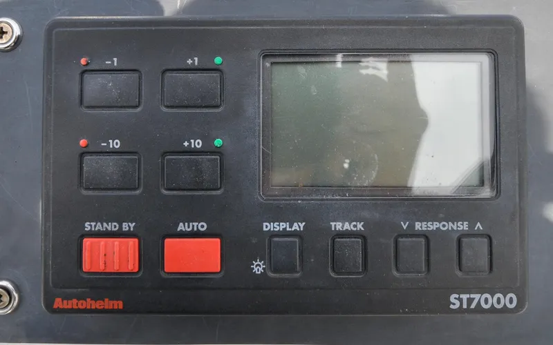 Slide: The Image of Tartan 4100 - Diamond - Cockpit - Helm Station - Autopilot Controls - 18