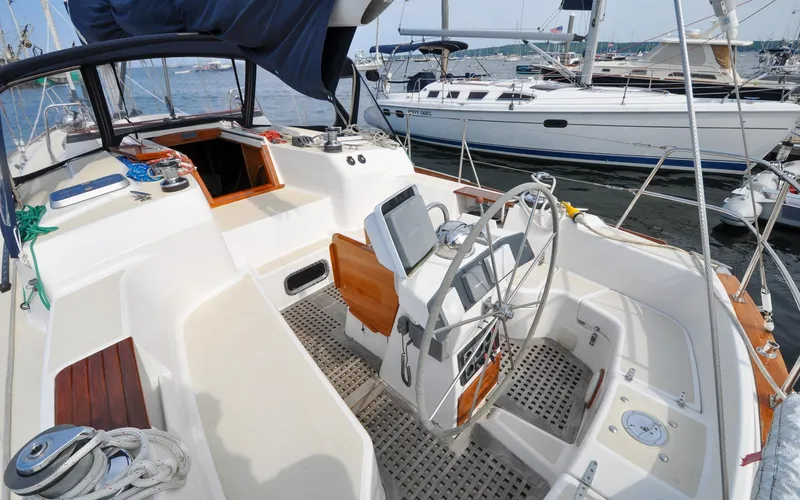 Slide: The Image of Tartan 4100 - Diamond - Cockpit - 22