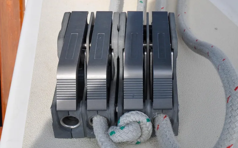 Slide: The Image of Tartan 4100 - Diamond - Cockpit - Starboard Clutches - 25