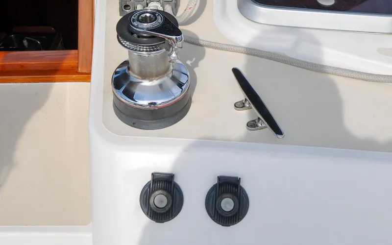 Slide: The Image of Tartan 4100 - Diamond - Cockpit - Electric Halyard Winch - 26