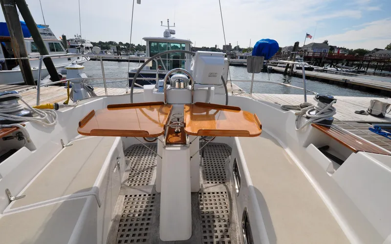 Slide: The Image of Tartan 4100 - Diamond - Cockpit - Table - 32