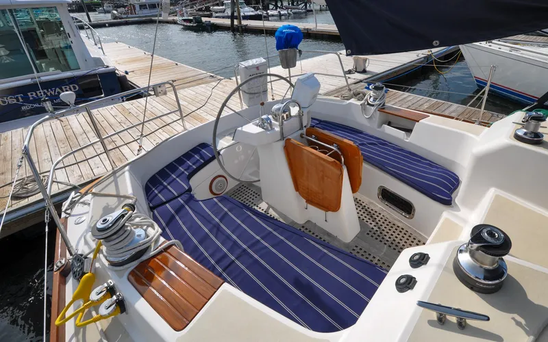 Slide: The Image of Tartan 4100 - Diamond - Cockpit With Cushions - 33