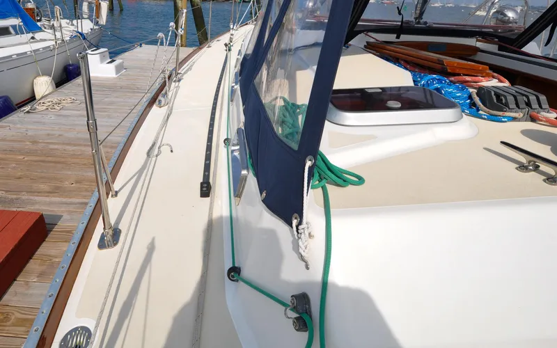 Slide: The Image of Tartan 4100 - Diamond - Port Weather Deck - 37